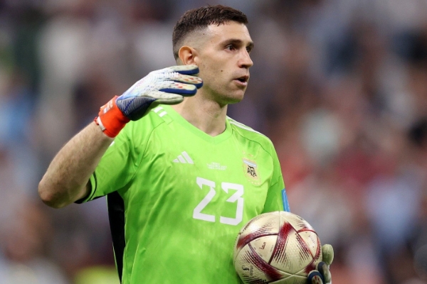 莫佩調(diào)侃撞傷萊諾成就大馬?。骸半y道他不應該對我心存感激嗎？”