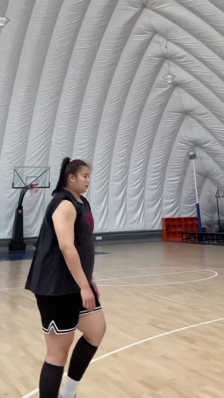 嚯，好魁梧！大寶貝劉禹彤背打你，你能頂住嗎？