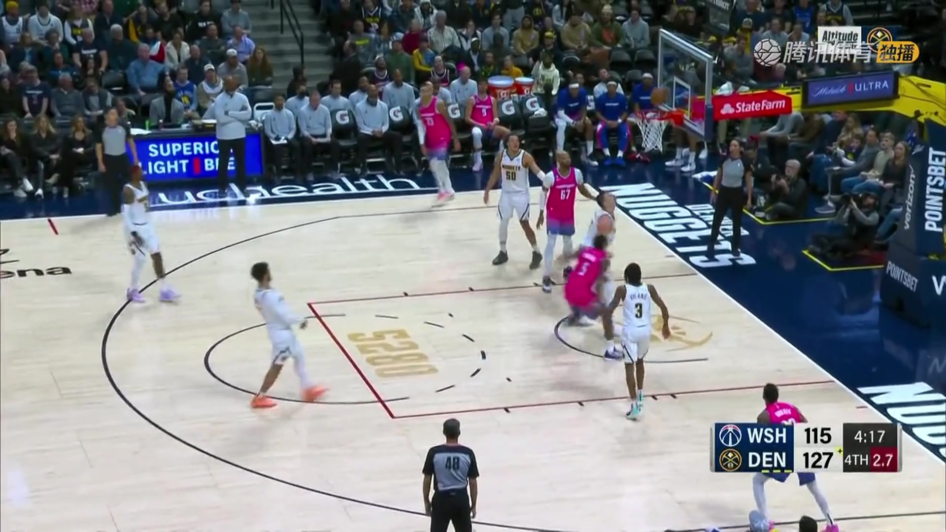 和我一隊沒這么厲害？巴頓在約基奇頭上搶到前場籃板霸氣補籃得手（約翰·巴頓）