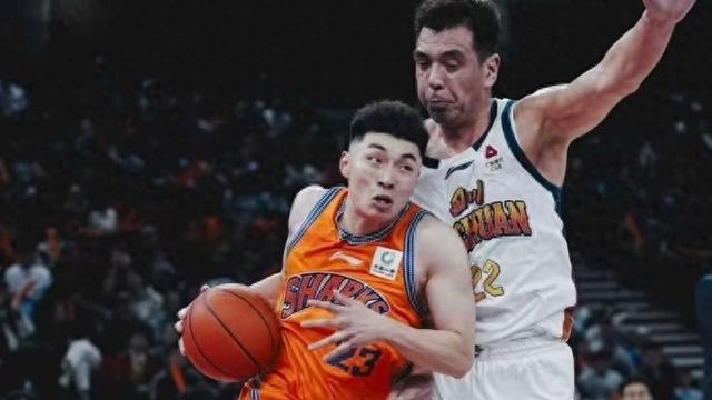 從上海灘最強高中生到大鯊魚本土球員獨苗，吳澤昊上演CBA職業(yè)生涯首秀