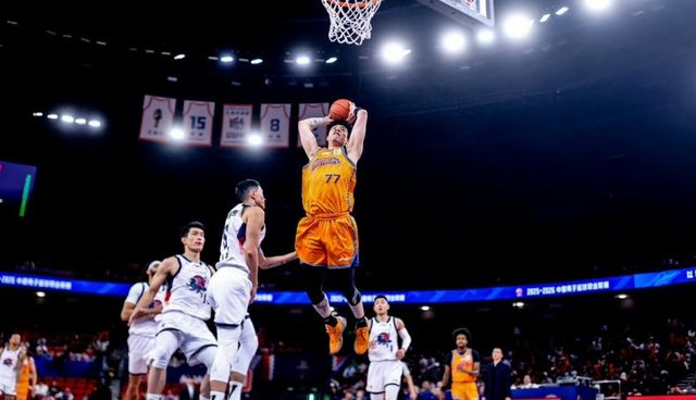 上海男籃沖擊10連勝！全力擊敗廣東宏遠(yuǎn)，杜鋒難以招架，央視直播