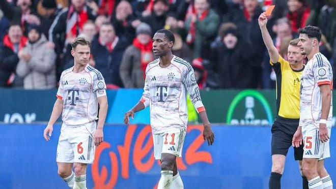 官方：因?qū)λ帍S時(shí)“粗暴犯規(guī)”染紅，雅克松被停賽兩場