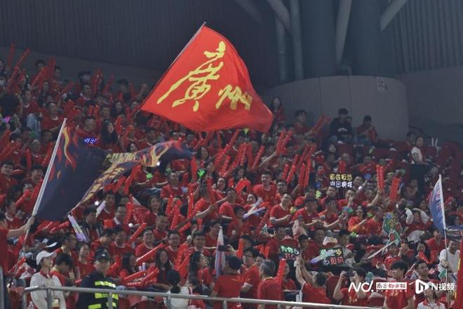 遊客幸運(yùn)中簽粵BA揭幕戰(zhàn)，感受廣東籃球熱潮後還想看粵超