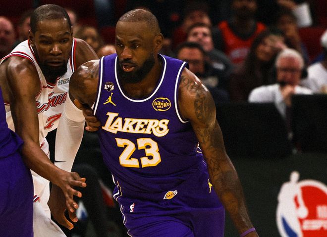 12000籃板現(xiàn)役第一！詹姆斯30分前三節(jié)9中9完勝杜蘭特 獻(xiàn)關(guān)鍵暴扣