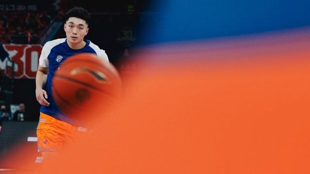 上海男籃輕取四川男籃 本土新秀吳澤昊完成CBA職業(yè)首秀