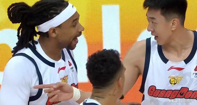 確認離隊！杜鋒沒有隨隊前往上?？蛨?，廣東男籃有望更換主教練？