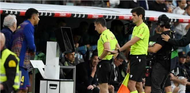 TA：歐足聯(lián)邀請(qǐng)各聯(lián)賽今夏討論，以侵?jǐn)_性較小的方法使用VAR