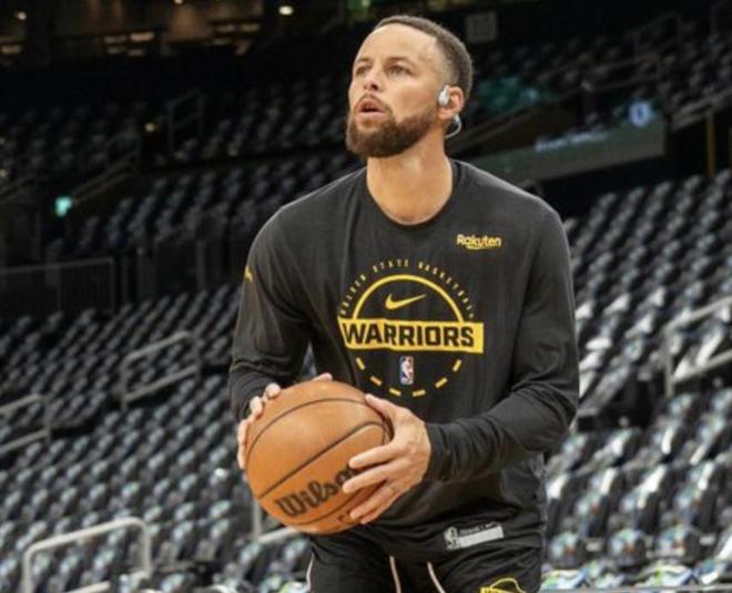 Shams：庫裡膝蓋沒有再出現(xiàn)腫脹情況，有望在3月底前復出