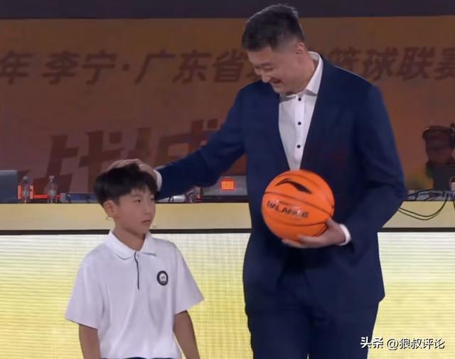 杜鋒客戰(zhàn)上海前身兼多職“往返廣東”引熱議 球迷質(zhì)疑能否專心備戰(zhàn)