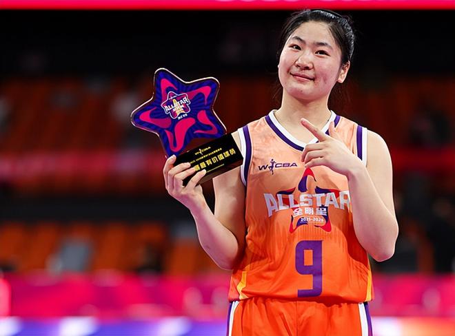 力壓2米26張子宇奪MVP！中國女籃23歲新星轟23+8：宮魯鳴栽培她？