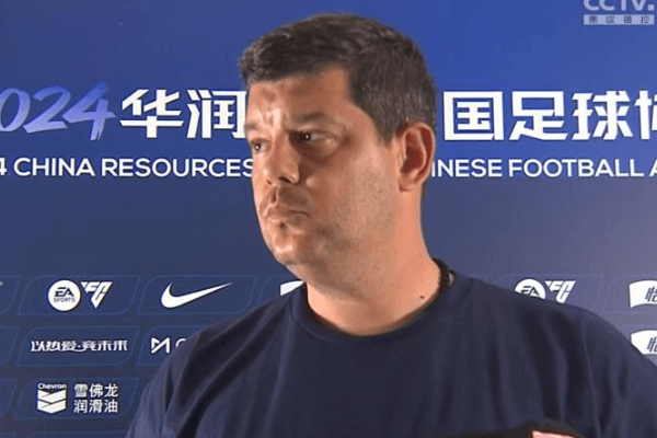 爭(zhēng)議判罰后梅州客家主帥里斯蒂奇贊揚(yáng)球隊(duì)的表現(xiàn)