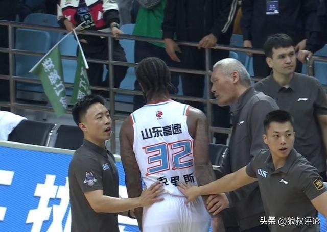 山東男籃遭打擊！核心外援克裡斯手指骨折 預(yù)計休戰(zhàn)3-4周