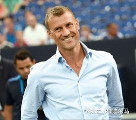 20歲系統(tǒng)訓(xùn)練，22歲差點退役，29歲拿金靴，錯失德甲冠軍一生痛