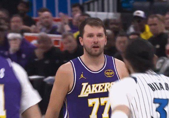 東契奇和比塔澤互噴吃T 下場將被停賽！湖人已申訴