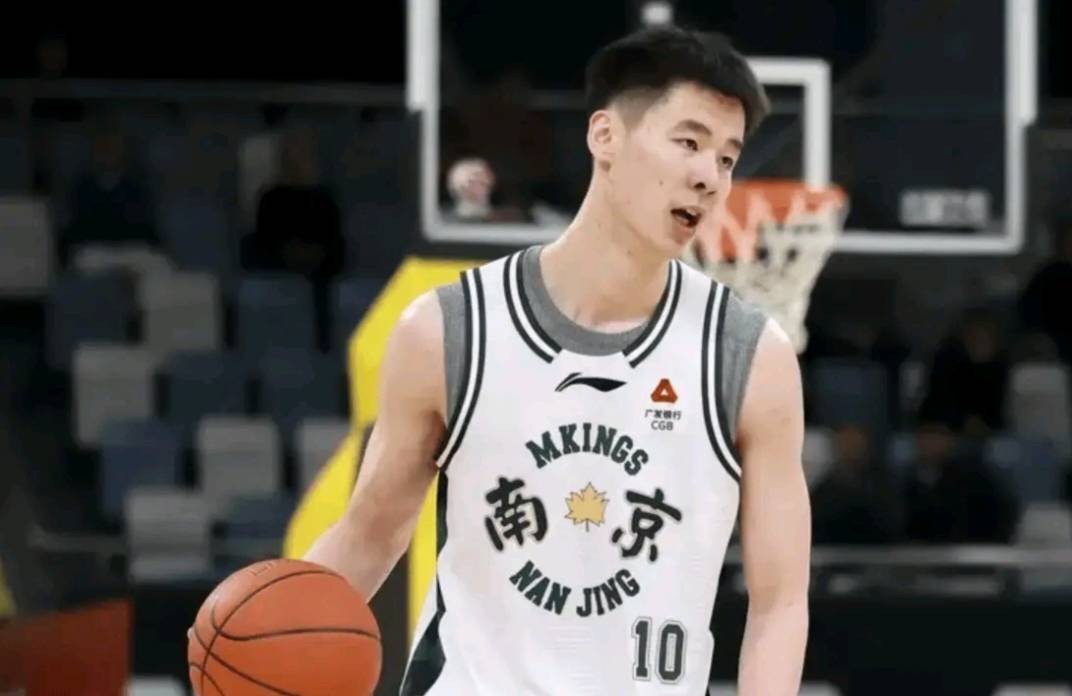 同曦男籃官方：郭昊文遭遇踝關(guān)節(jié)扭傷，預(yù)計(jì)將缺席兩周左右