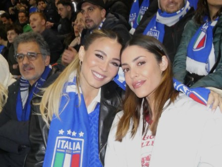 孕期中的卡里烏斯妻子現(xiàn)場為意大利助威，主隊進(jìn)球后躍起慶祝