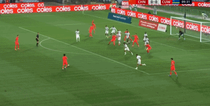 王上源1v2關(guān)鍵攔截！媒體人：救國足一命 傳過去就是大單刀