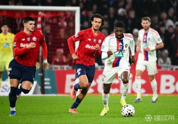 隊報：里爾三名小將總計估值超1.4億歐，今夏或被迫出售其一