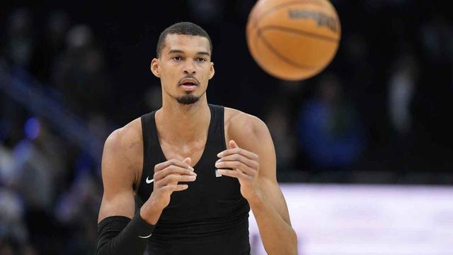 文班亞馬逆天空接隔扣特納！馬刺狂勝雄鹿迎8連勝，直指MVP