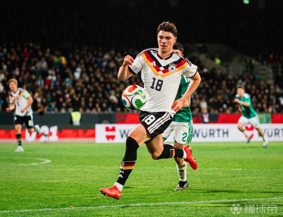 德天空：米蘭、那不勒斯等俱樂部有意奧格斯堡中場柯米爾