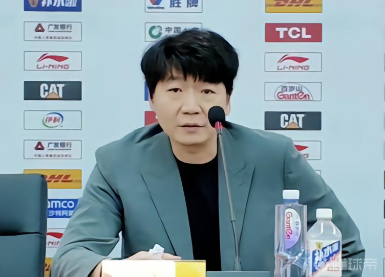 邱彪：高壓比賽的處理球還需加強(qiáng)，比賽沒打好教練負(fù)第一責(zé)任