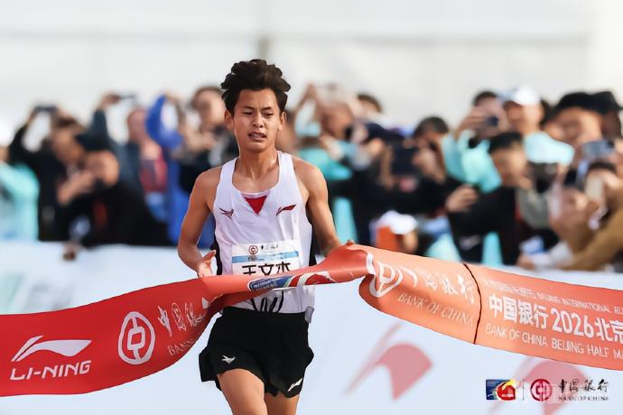 21歲小將王文杰1小時01分15秒完賽，刷新全國半馬最好成績