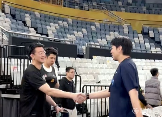 邱彪：挑戰(zhàn)衛(wèi)冕冠軍廣廈要拿出亮劍精神，要有勇氣去拼對手