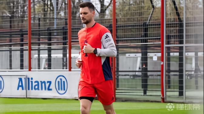拜仁官方：烏爾賴(lài)希重返訓(xùn)練場(chǎng)，并完成了首次跑步訓(xùn)練