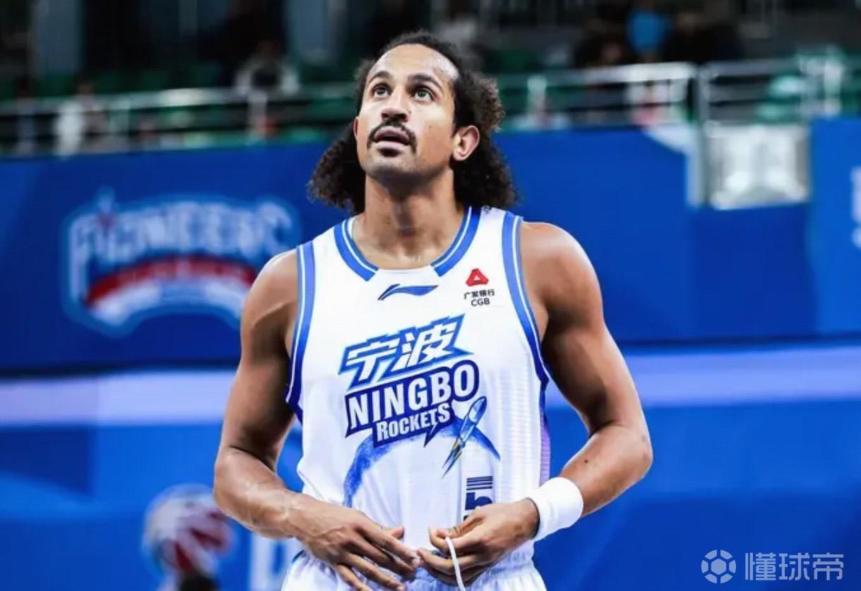 官方：寧波外援杰克遜故意摔礦泉水瓶破壞公物，罰款2萬