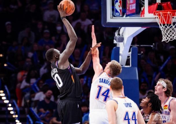 發(fā)揮高效&得分生涯新高，馬魯阿奇15中8砍18分14板1斷2帽