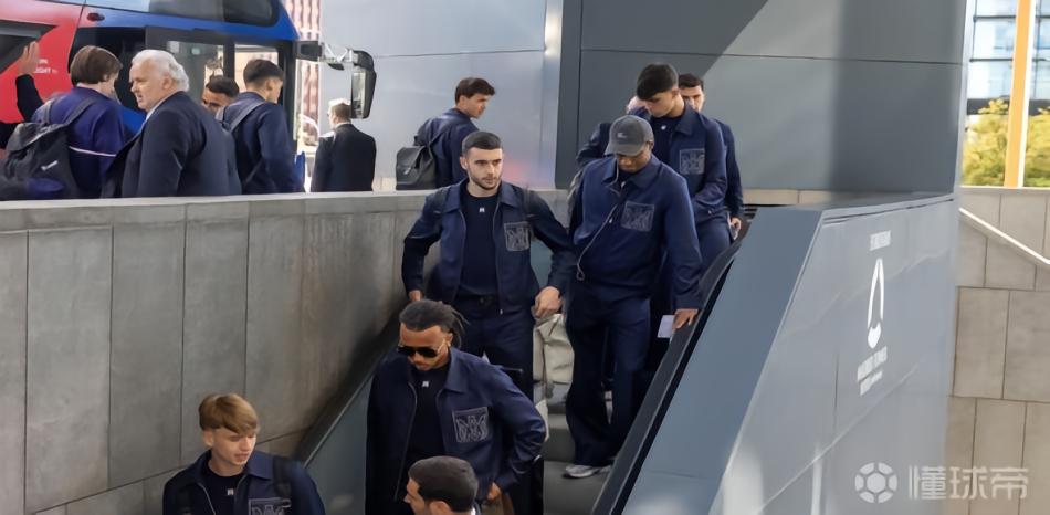 世體：巴薩全隊已經(jīng)抵達馬德里，并完成酒店入駐