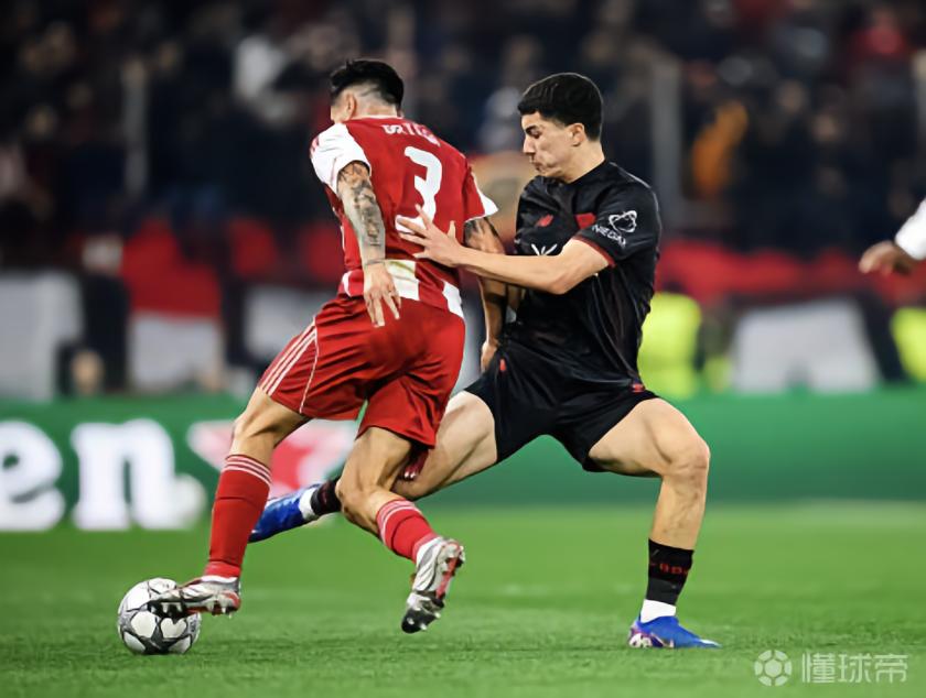 曼晚：曼城確實(shí)有意藥廠中場(chǎng)馬扎，但他們還有其他優(yōu)先事項(xiàng)