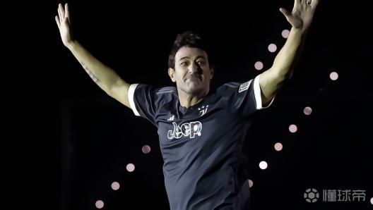 費(fèi)拉拉：尤文應(yīng)圍繞斯帕萊蒂去建隊(duì)，他已牢牢掌控球隊(duì)更衣室