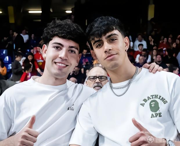 足籃不分家，貝爾納爾與達(dá)尼-阿維拉現(xiàn)場(chǎng)支持巴薩男籃